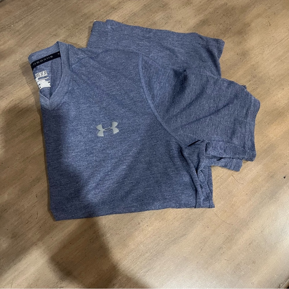 Men’s under Armour  tee heat gear